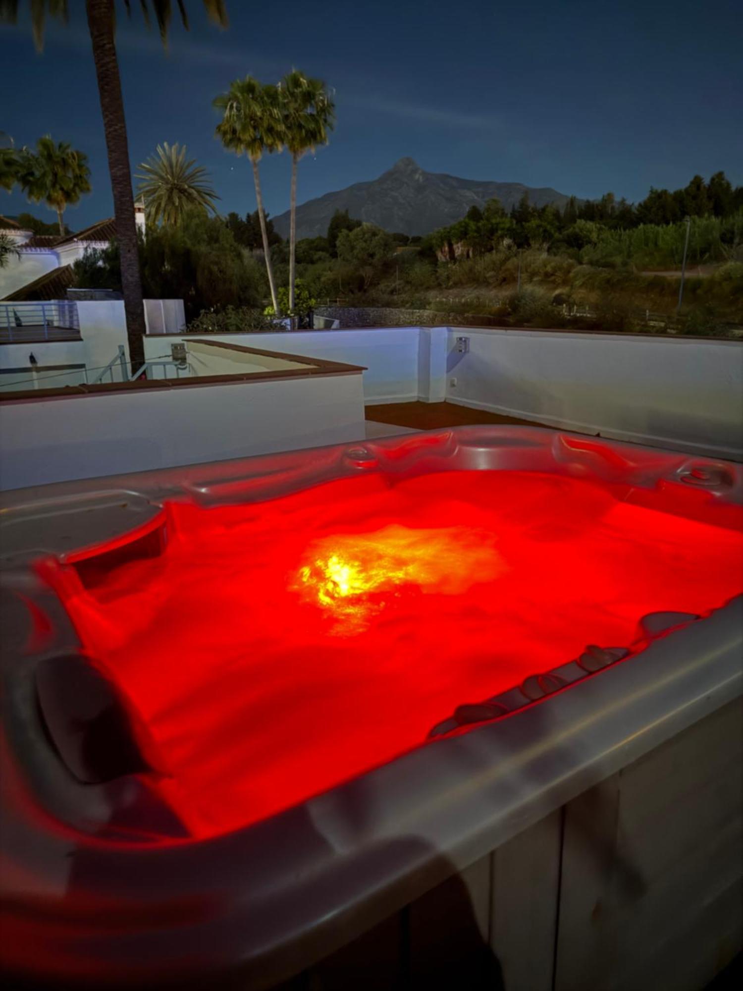 Puerto Banus Jacuzzi Close To Breath And Marbella Arena Μαρμπέλλα Εξωτερικό φωτογραφία